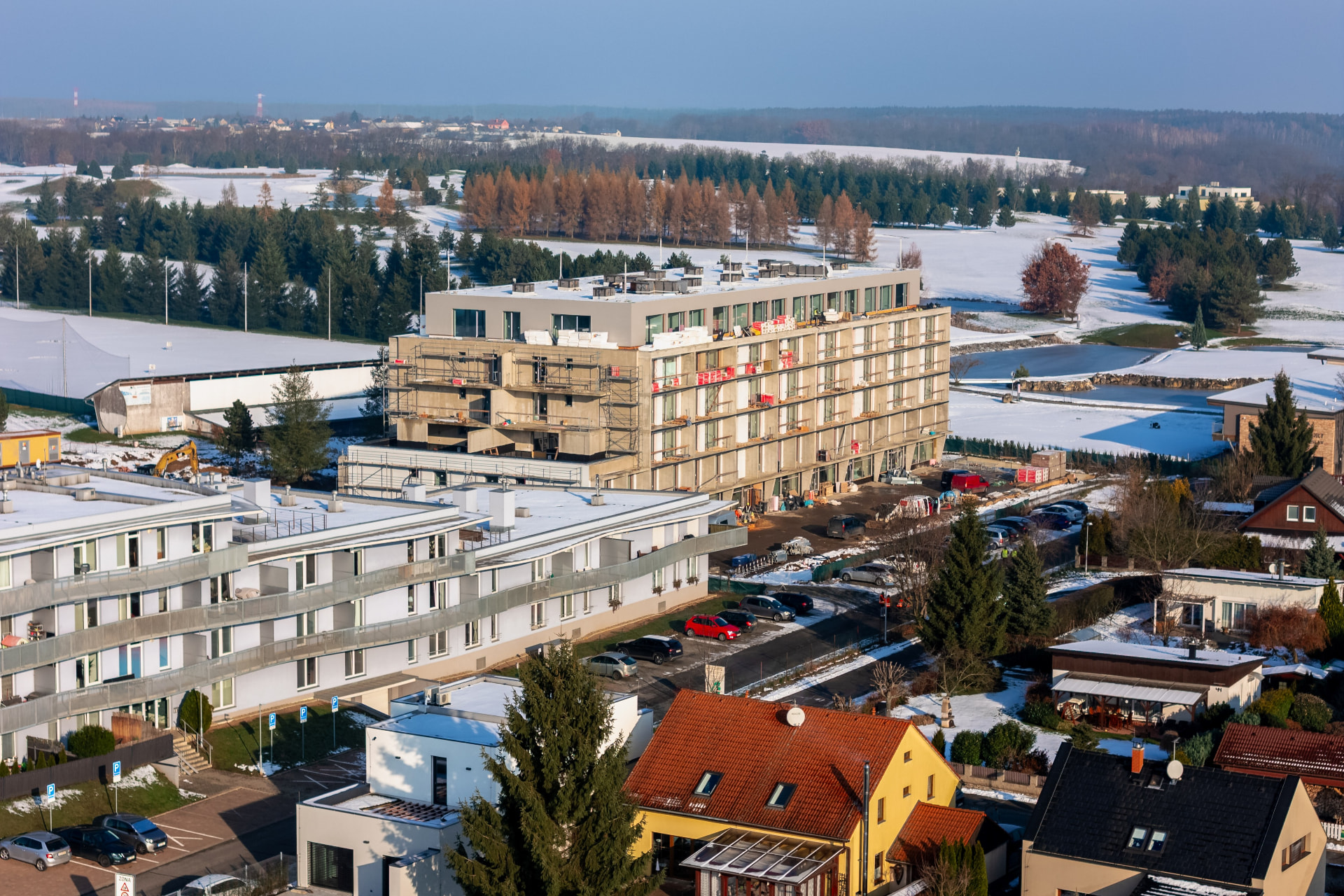 Mladá Boleslav — letecký pohled na rozestavěné bytové domy
